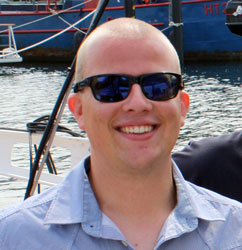 Felix Beyer nahm im Rahmen der Kieler Woche als Taktiker in der MSK-Kuttermannschaft zur Offenen Landesjugendmeisterschaft der Jugendwanderkutter teil. Sein Boot belegte Platz 1 von 9 Teilnehmern.
