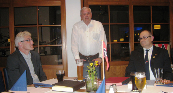 v.l.: OSL-Vorsitzender Thorsten Vergin, Bürgermeister Walter Riecken und LRV-Vorsitzender Rolf Brinkmann.