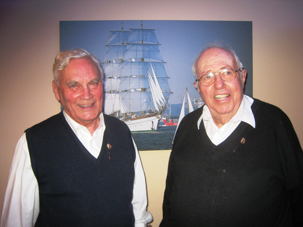 v.l.: Günter Jahn und Rolf Krüger erhielten die goldene LRV-Ehrennadel.