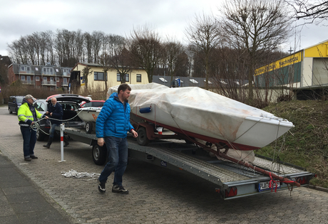 Gleich zwei Vereinsboote hatten Platz auf dem Autotransportanhänger.
