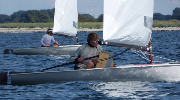 Spannender Zweikampf zwischen Sverre Reinke (vorne) und Maurice Oster auf dem Raumkurs.