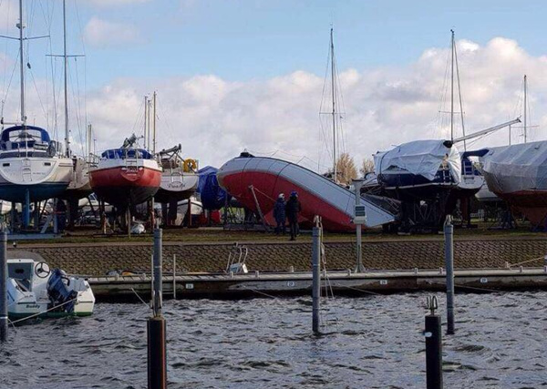 Ein unzureichend gesicherter Lagerbock könnte mit zum Umkippen der Yacht geführt haben