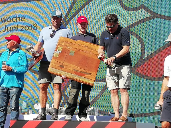 Ganz oben auf dem Podium v.l.: Sönke Durst, Ulrich Schaefer und Marc Rokicki