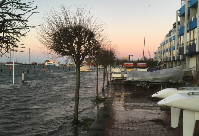 Bei der ersten Ostseesturmflut in diesem Jahr reichte das Wasser bis an das Opti-Gestell und