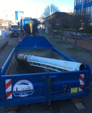 und das unterste Stück passte genau in den Container.