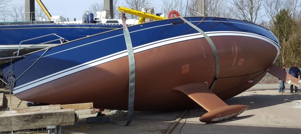 Auch wenn das Abslippen jetzt schnell gehen musste, wünscht sich so etwas kein Bootseigner.