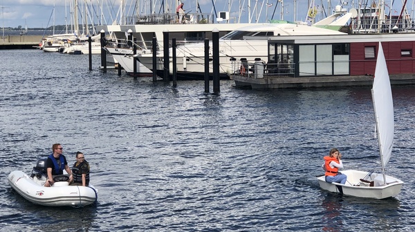 Auch Mädchen nahmen am Schnupper-Segeln teil und