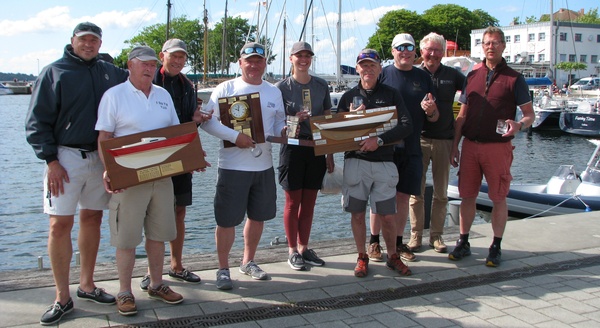 Die ersten drei Crews v.l.: Gero Martens, Dieter Kipcke, Ulf Kipcke, Jens Thurøe, Petra Jørs, Knud Peder Andersen, Søren Kæstel, Erik Andersen und Alex Lindegaard