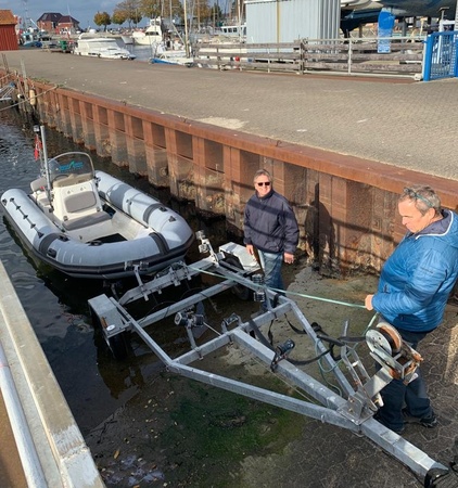 Auf der rutschigen Betonslipanlage ist immer besondere Vorsicht geboten.