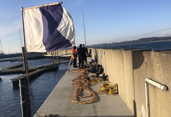 der Außenspundwand vom Yachthafen.
