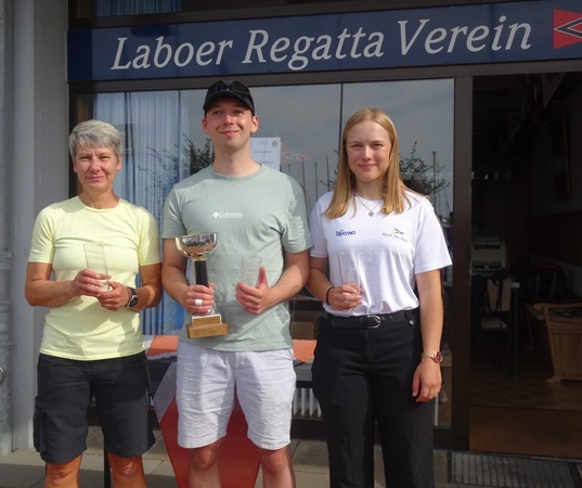 Siegerehrung v.l.: Anja Fiedler, Johann Tammen und Nadja Kopp