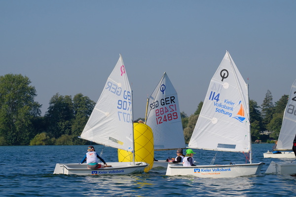 Das LRV-Team beim Runden der Tonne v.l.: 9077 Benno Knepel, 12489 Annabelle Matthes und 114 Hugo Poppner.