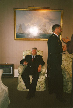 Jens im Sessel des Prinzen (Phillip)